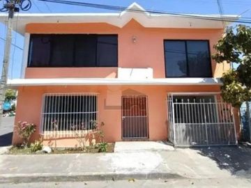 Casa en Venta, en Esquina en Articulo 123, Ver. Ver