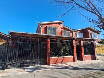 VENTA CASA 2 PISOS EN EL CORAZON COMERCIAL DE QUILICURA