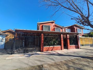 VENTA CASA 2 PISOS EN EL CORAZON COMERCIAL DE QUILICURA