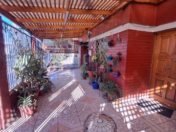VENTA CASA 2 PISOS EN EL CORAZON COMERCIAL DE QUILICURA