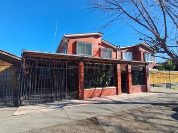 VENTA CASA 2 PISOS EN EL CORAZON COMERCIAL DE QUILICURA
