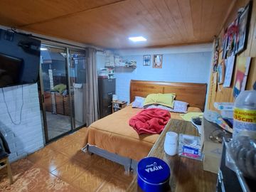 VENTA CASA 2 PISOS EN EL CORAZON COMERCIAL DE QUILICURA
