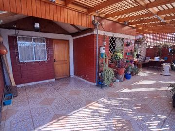 VENTA CASA 2 PISOS EN EL CORAZON COMERCIAL DE QUILICURA