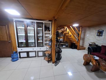 VENTA CASA 2 PISOS EN EL CORAZON COMERCIAL DE QUILICURA