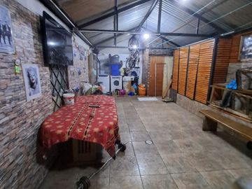 VENTA CASA 2 PISOS EN EL CORAZON COMERCIAL DE QUILICURA