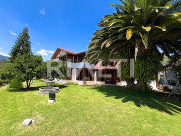 Hermosa casa de venta en Cumbayá vía Pillagua