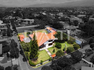 Hermosa casa de venta en Cumbayá vía Pillagua