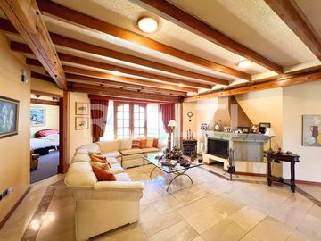 Hermosa casa de venta en Cumbayá vía Pillagua