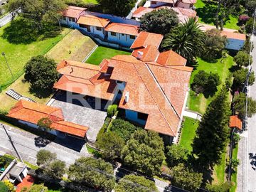 Hermosa casa de venta en Cumbayá vía Pillagua