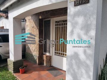 Casa en Burzaco sobre calle Alsina, con 4 ambientes, apta crédito, con escritura