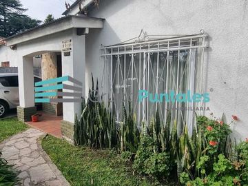 Casa en Burzaco sobre calle Alsina, con 4 ambientes, apta crédito, con escritura