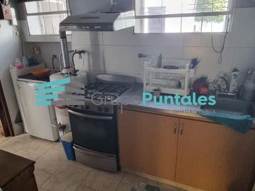 Casa en Burzaco sobre calle Alsina, con 4 ambientes, apta crédito, con escritura