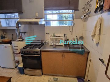 Casa en Burzaco sobre calle Alsina, con 4 ambientes, apta crédito, con escritura