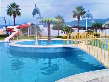 Venta Casa amueblada en Condominio con alberca.