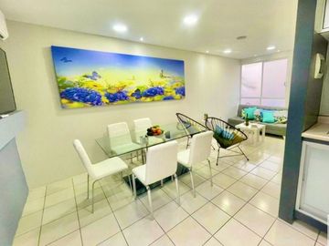 Venta Casa amueblada en Condominio con alberca.