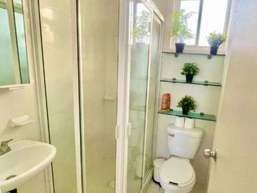 Venta Casa amueblada en Condominio con alberca.