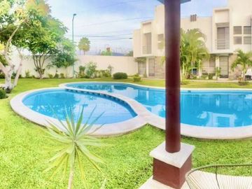 Venta Casa amueblada en Condominio con alberca.