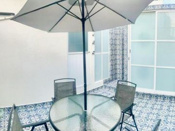 Venta Casa amueblada en Condominio con alberca.