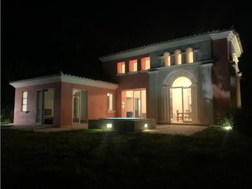 VENTA DE FINCA NUEVA EN VENECIA, SUROESTE ANTIOQUEÑO
