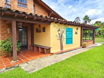 Venta de Finca en Marinilla, amoblada, rústica y con sabor a campo.
