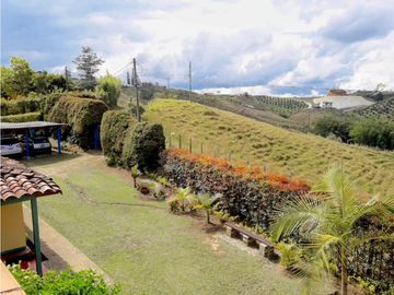 Venta de Finca en Marinilla, amoblada, rústica y con sabor a campo.