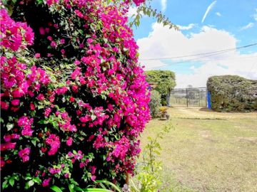 Venta de Finca en Marinilla, amoblada, rústica y con sabor a campo.