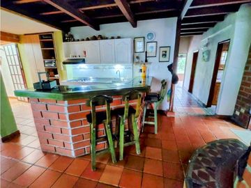 Venta de Finca en Marinilla, amoblada, rústica y con sabor a campo.