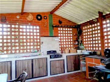 Venta de Finca en Marinilla, amoblada, rústica y con sabor a campo.