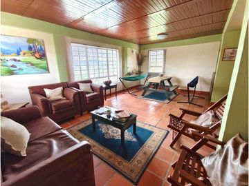 Venta de Finca en Marinilla, amoblada, rústica y con sabor a campo.