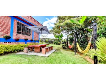 Venta de Finca en Marinilla, amoblada, rústica y con sabor a campo.