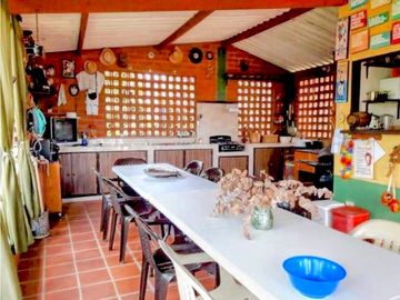 Venta de Finca en Marinilla, amoblada, rústica y con sabor a campo.