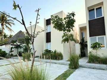 RINCON DEL CONCHAL, Casa en VENTA con recamara en planta baja, jardin, en conjunto y seguridad