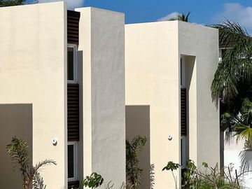 RINCON DEL CONCHAL, Casa en VENTA con recamara en planta baja, jardin, en conjunto y seguridad