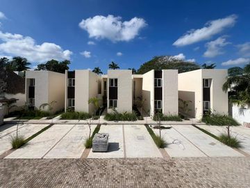 RINCON DEL CONCHAL, Casa en VENTA con recamara en planta baja, jardin, en conjunto y seguridad