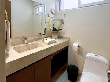 RINCON DEL CONCHAL, Casa en VENTA con recamara en planta baja, jardin, en conjunto y seguridad