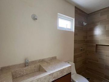 RINCON DEL CONCHAL, Casa en VENTA con recamara en planta baja, jardin, en conjunto y seguridad
