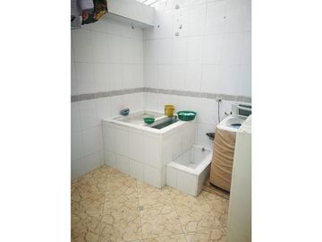 SE VENDE HERMOSA CASA BARRIO ALGARRA 3