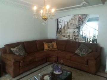 SE VENDE HERMOSA CASA BARRIO ALGARRA 3