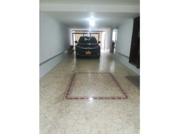SE VENDE HERMOSA CASA BARRIO ALGARRA 3