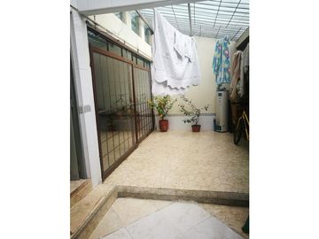 SE VENDE HERMOSA CASA BARRIO ALGARRA 3