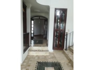 SE VENDE HERMOSA CASA BARRIO ALGARRA 3