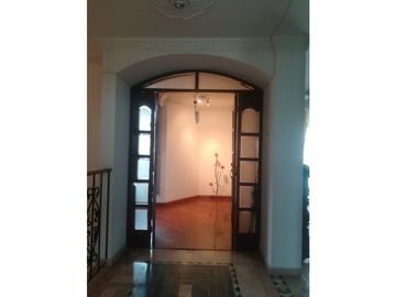 SE VENDE HERMOSA CASA BARRIO ALGARRA 3