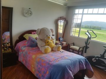 SE VENDE HERMOSA CASA BARRIO ALGARRA 3