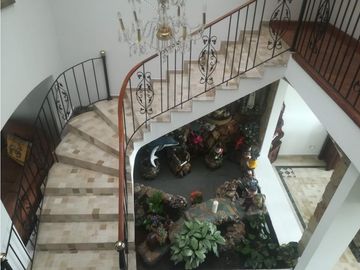 SE VENDE HERMOSA CASA BARRIO ALGARRA 3