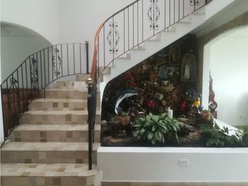 SE VENDE HERMOSA CASA BARRIO ALGARRA 3