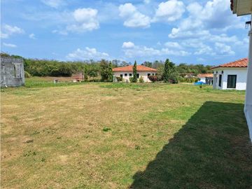 Venta de Terreno de 903 mts con Casa en San Carlos/ Hacienda Pacifica