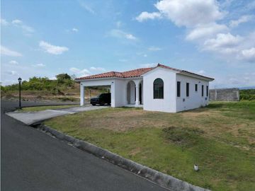 Venta de Terreno de 903 mts con Casa en San Carlos/ Hacienda Pacifica
