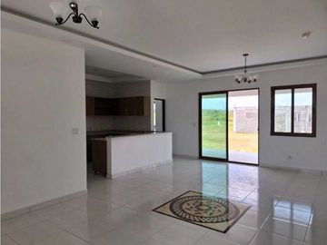 Venta de Terreno de 903 mts con Casa en San Carlos/ Hacienda Pacifica