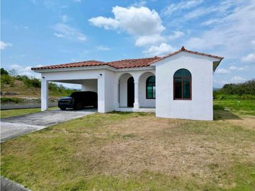 Venta de Terreno de 903 mts con Casa en San Carlos/ Hacienda Pacifica