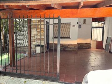 Casa 6 Ambientes, Castelar Sur APTA CREDITO